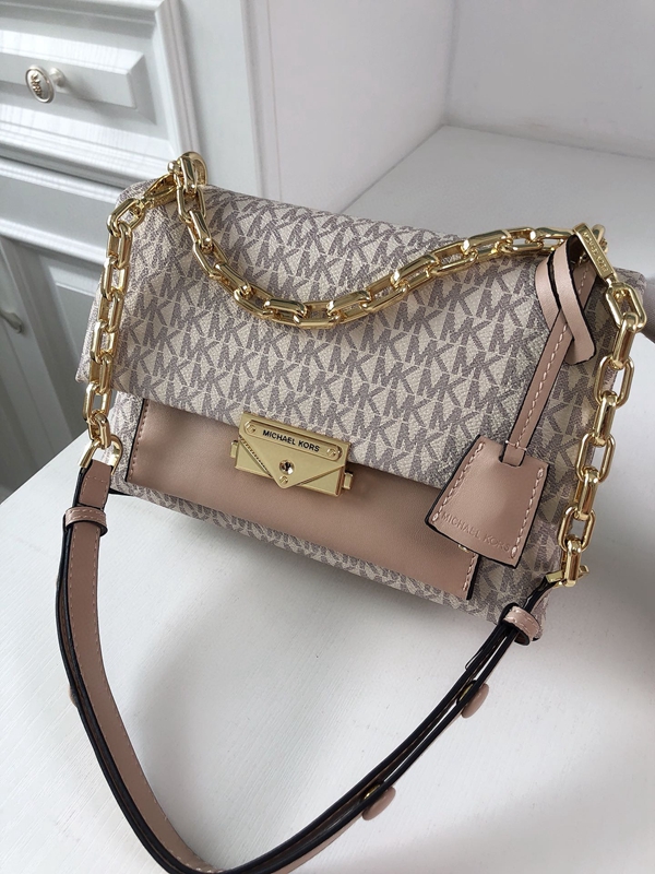 マイケルコースバッグ素材ディテール